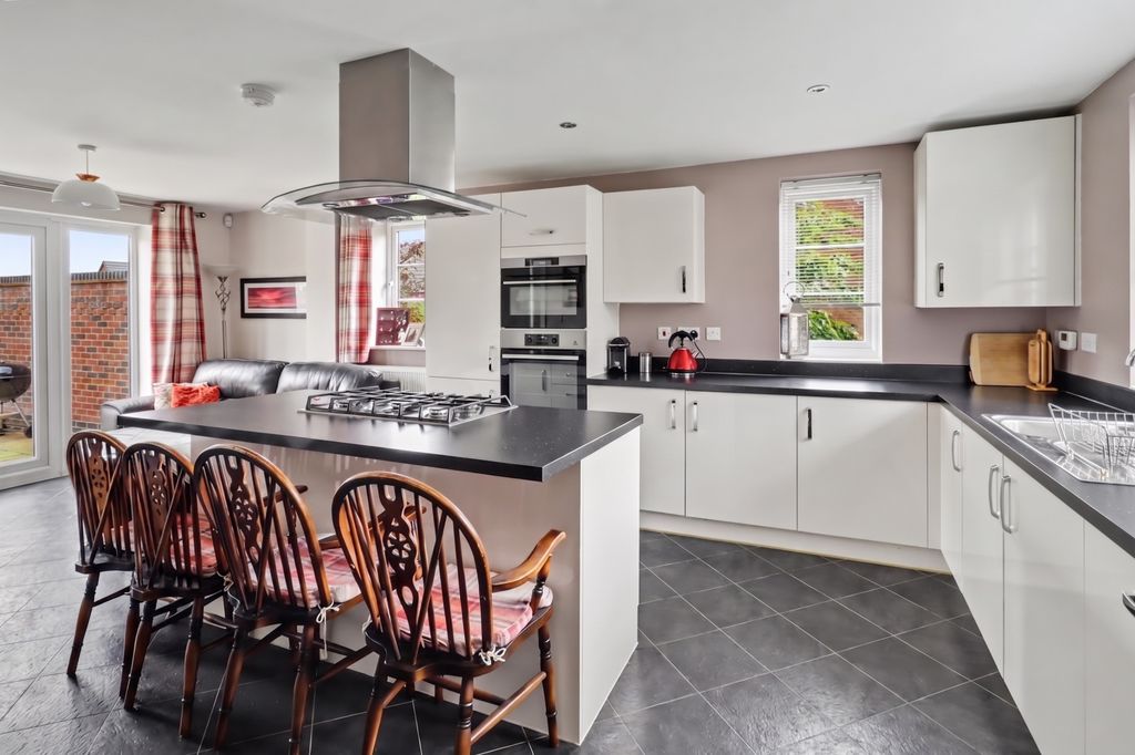 Property photo 3 of 18 Kitchen Diner