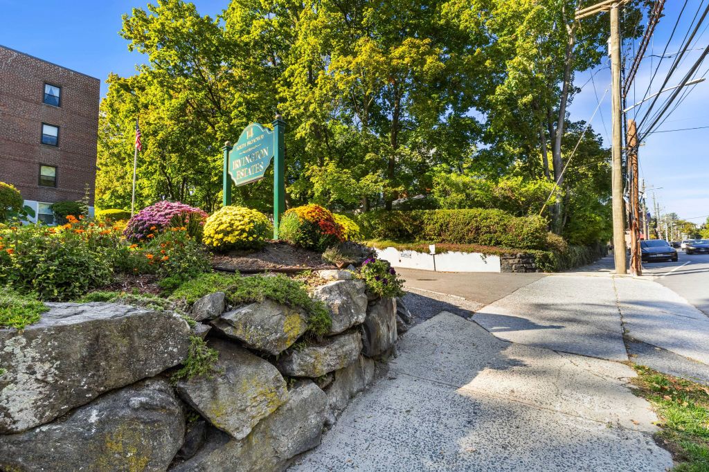 Property photo 1 of 30