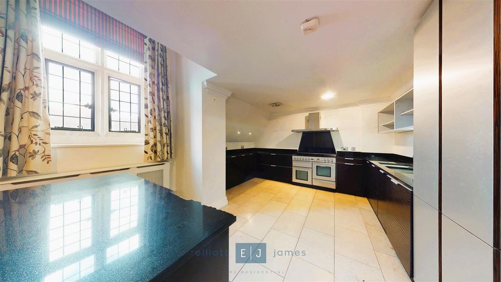 Additional image 7 of 4 bed flat to rentHill Hall, Theydon Mount, Epping CM16