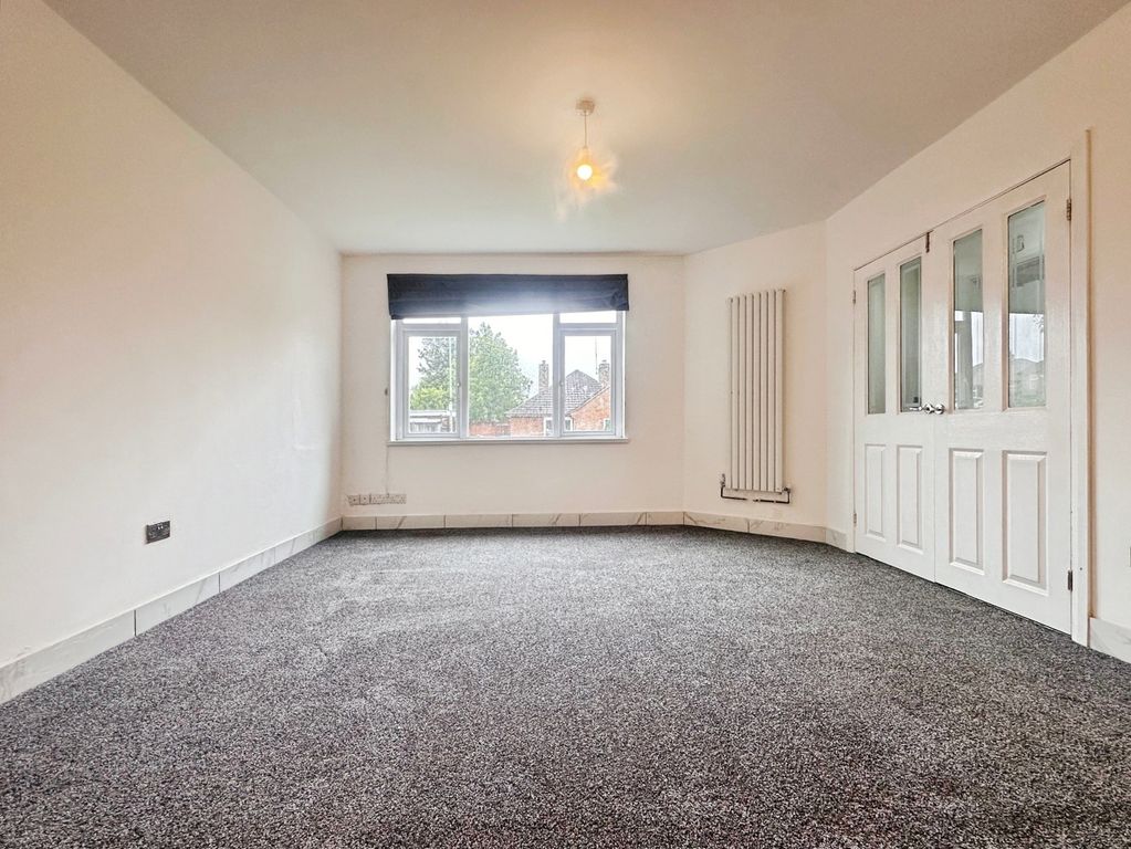 Property photo 3 of 11 Living Room