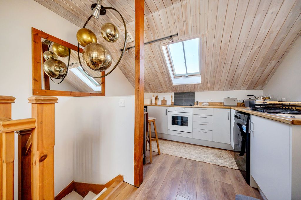 Property photo 2 of 10 Kitchen