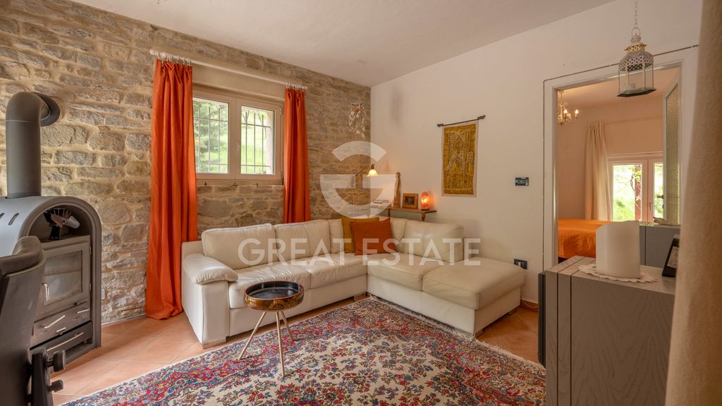 Property photo 2 of 53 Interiors