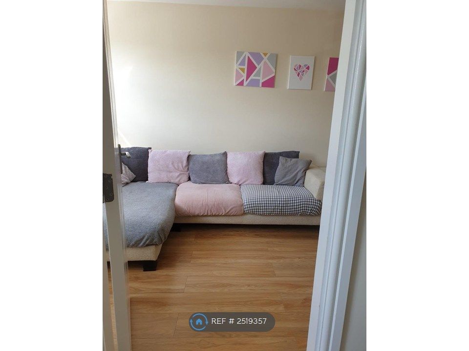 Property photo 2 of 13 Lounge