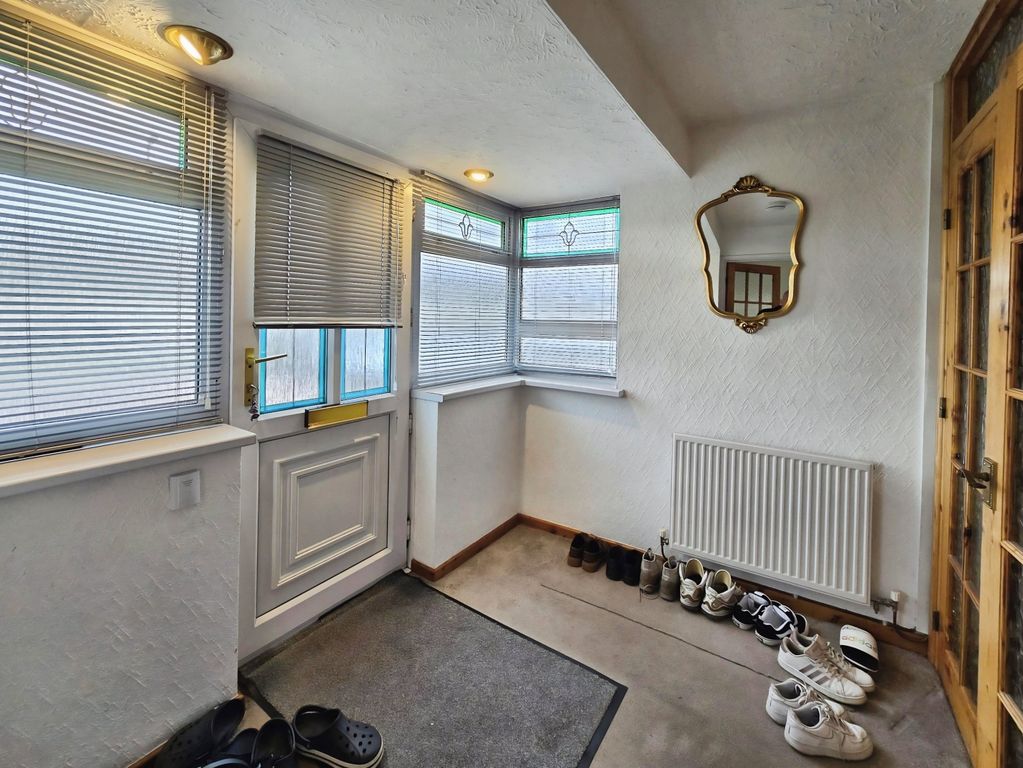 Property photo 2 of 10 Hall