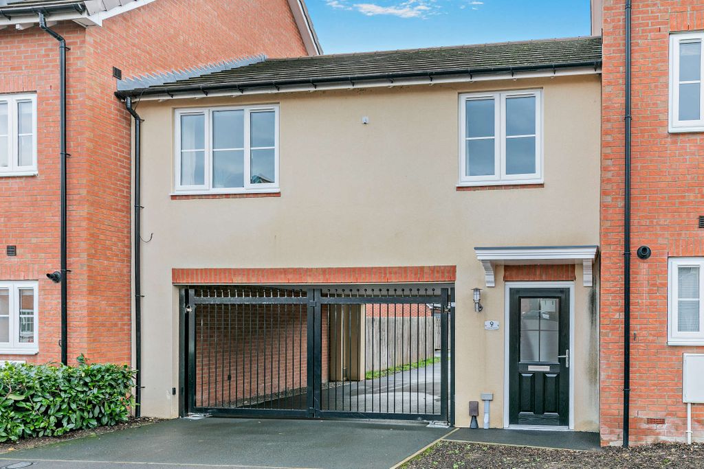 Property photo 1 of 9 Street View