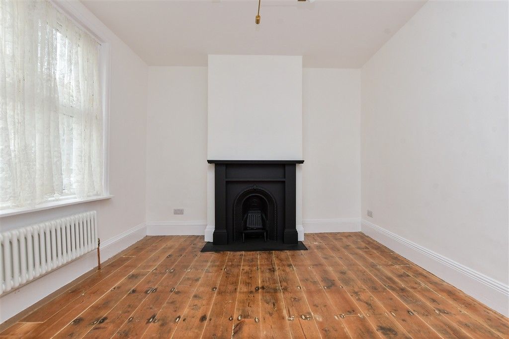 Property photo 2 of 14 Lounge