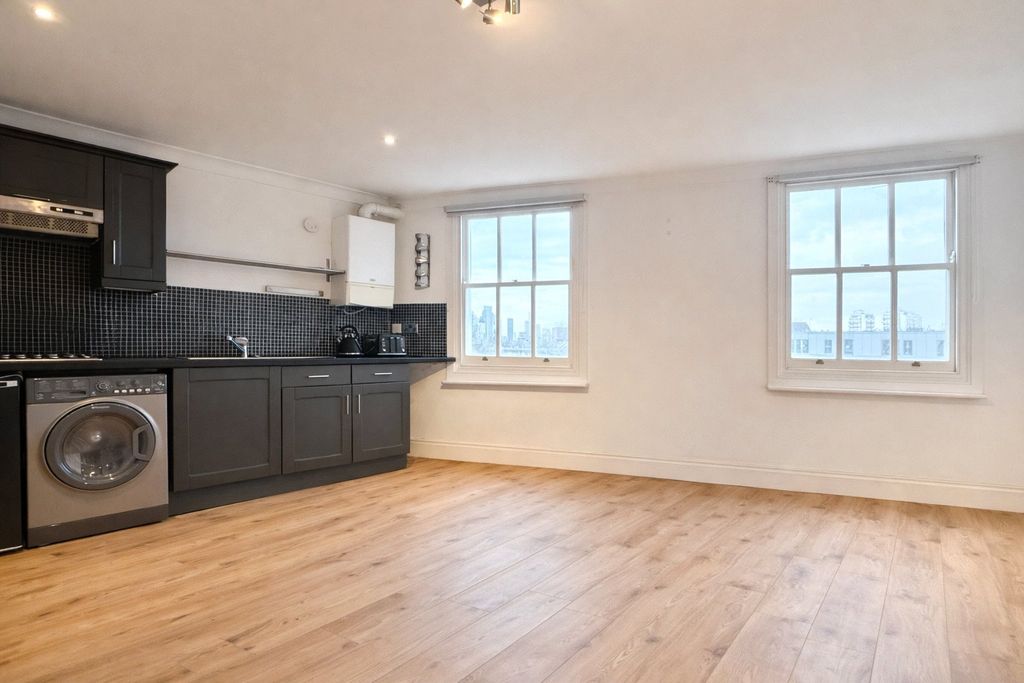 Property photo 3 of 8 Picture No. 36