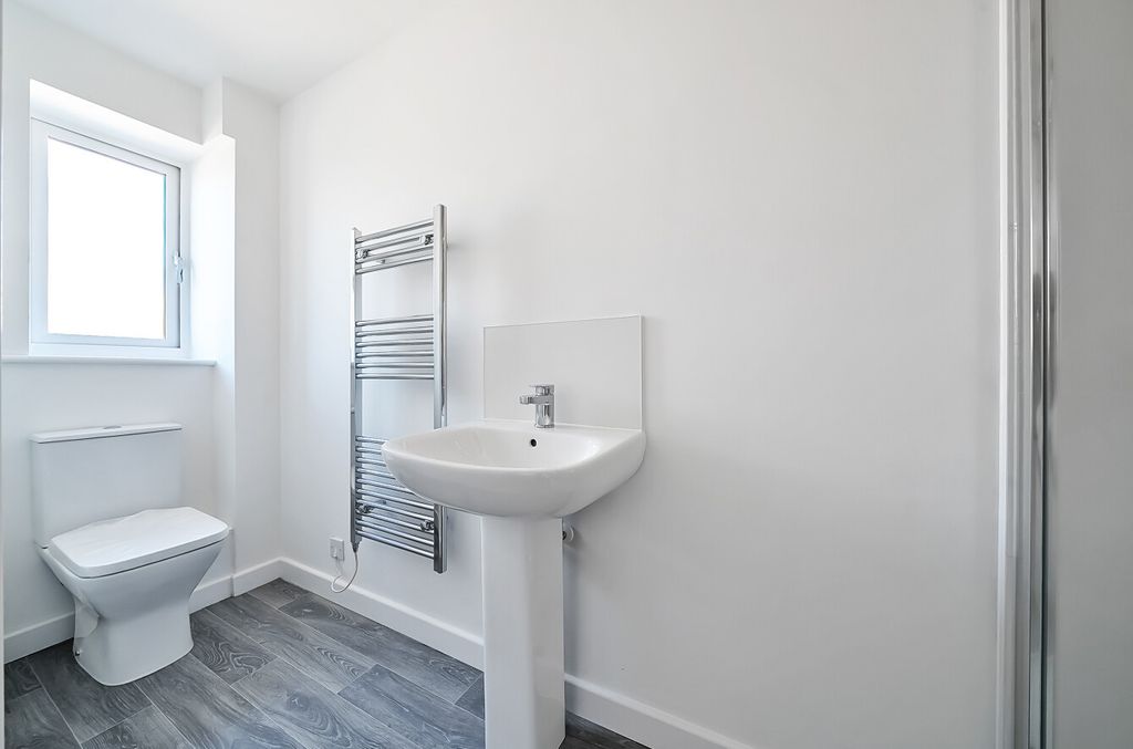 Property photo 3 of 8 4-6819Cce2087d1-1...
