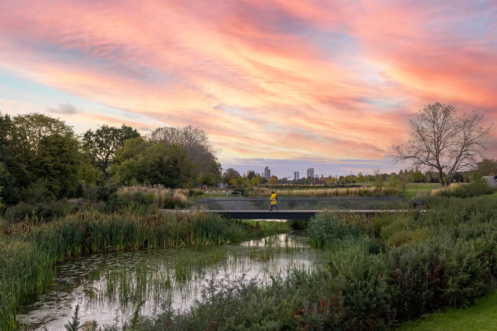 Property photo 1 of 10 Springfield Park - Pond