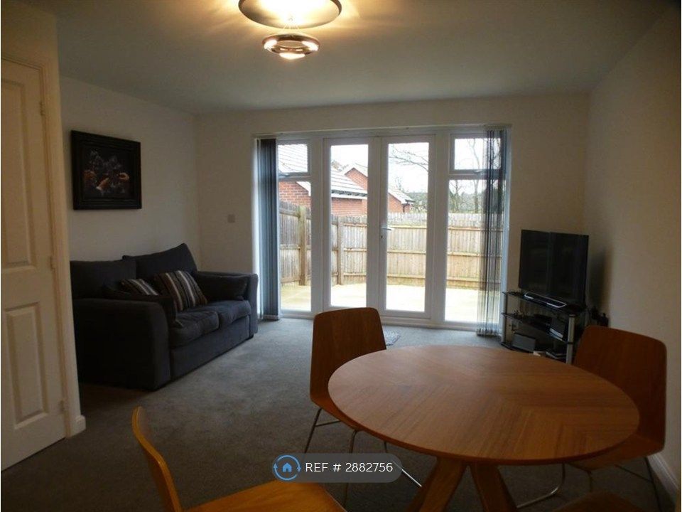 Property photo 2 of 8 Lounge / Dining