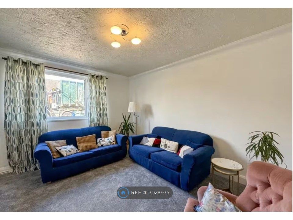 Property photo 1 of 14 Living Room With Street View