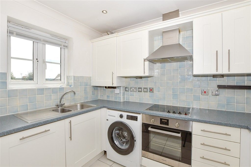 Property photo 2 of 9 Kitchen