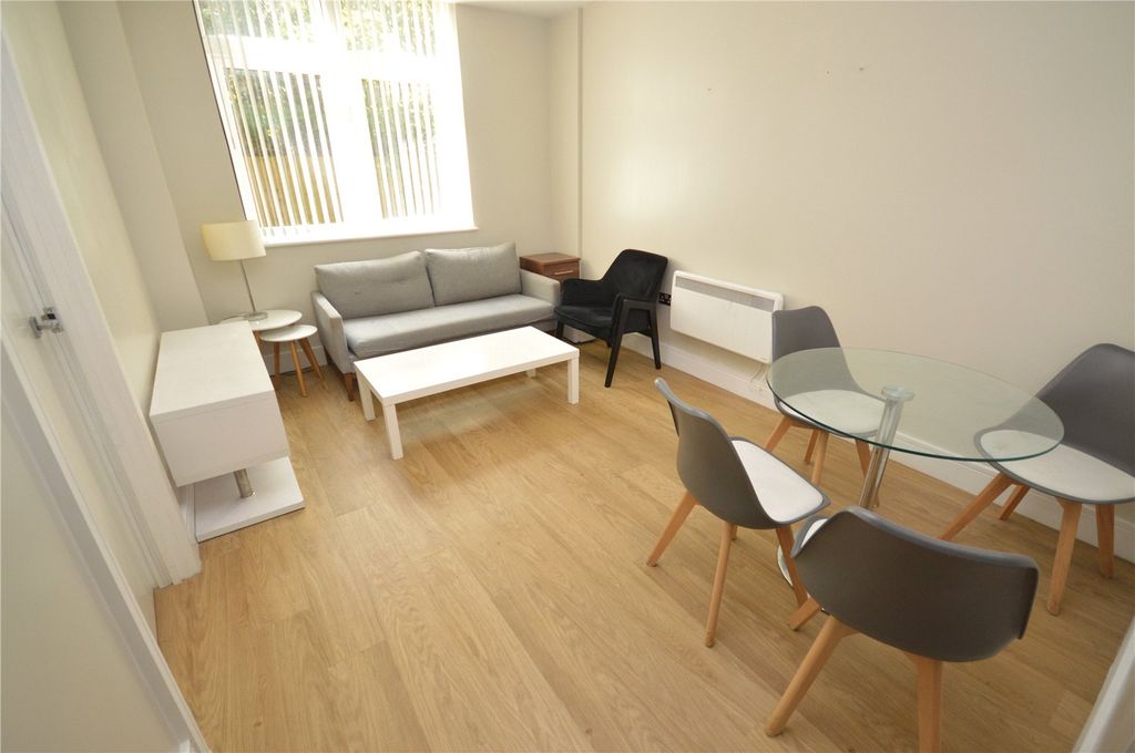 Property photo 2 of 9 Picture No. 13
