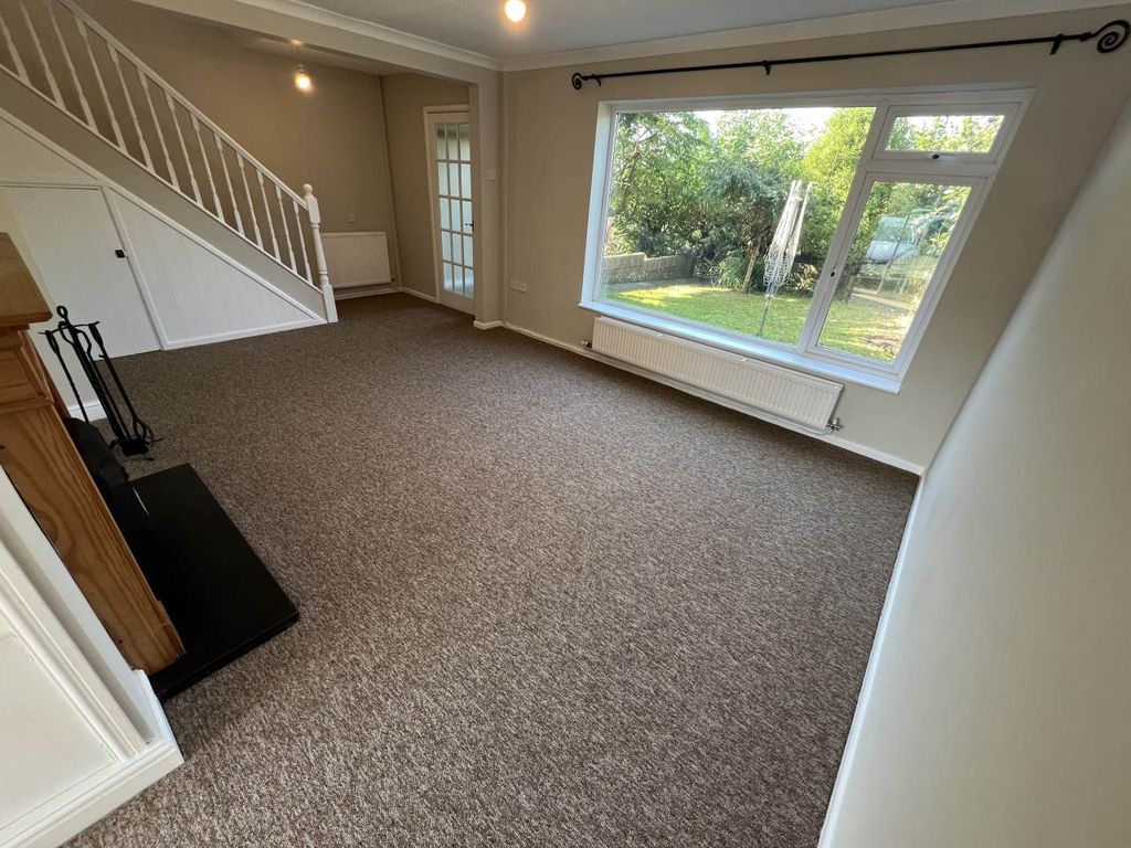 Property photo 3 of 10 Lounge