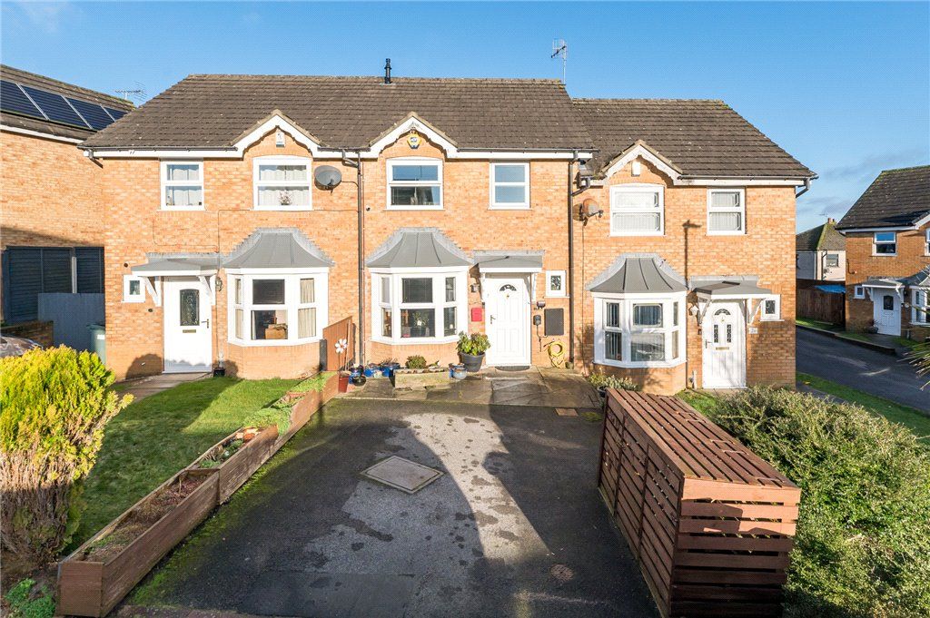 Property photo 1 of 18 Hornbeam Close