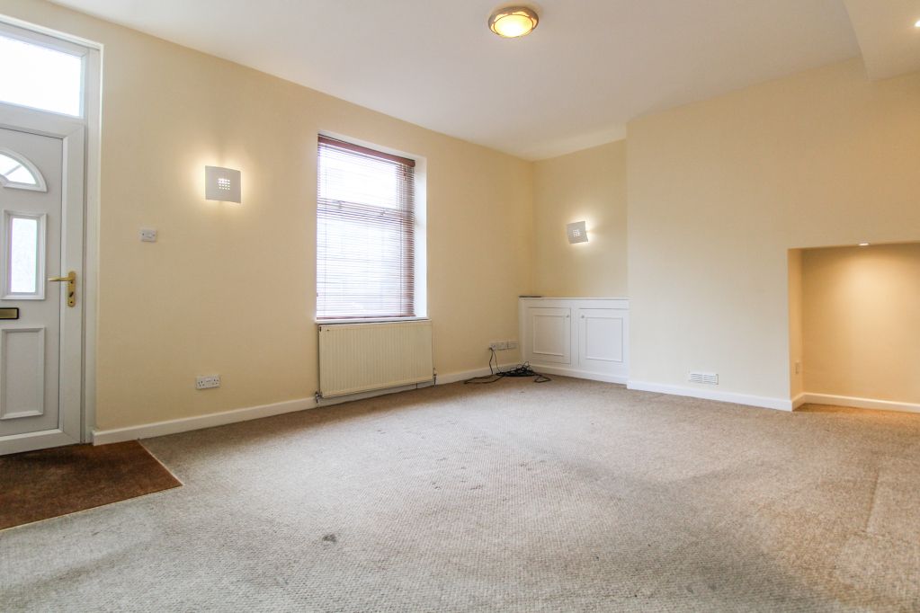Property photo 3 of 11 Living Room