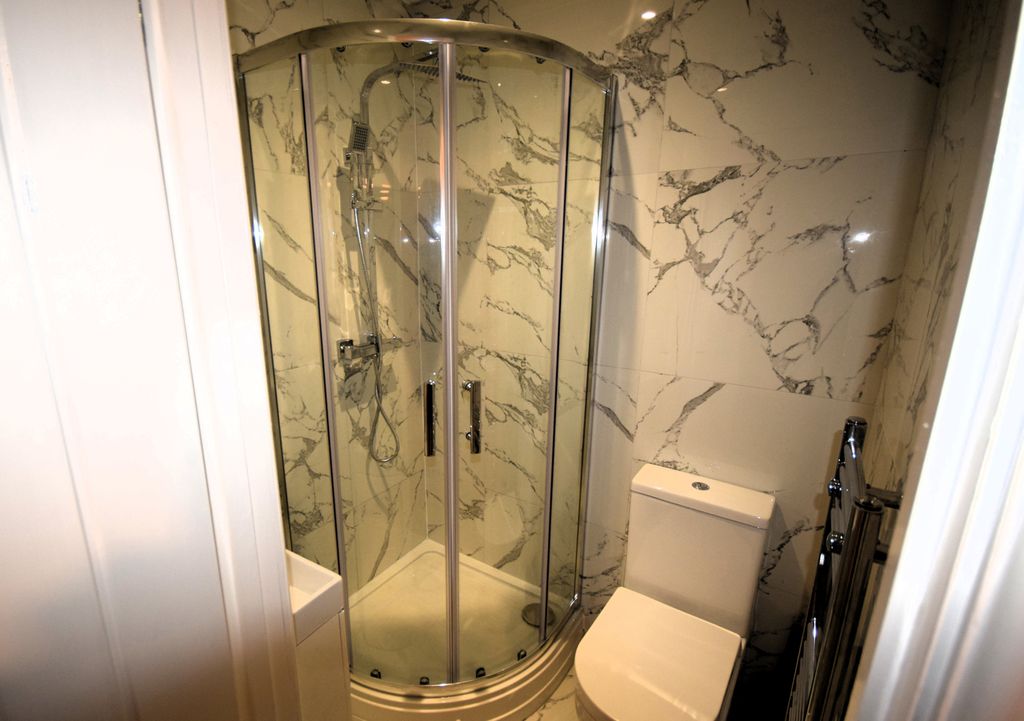 Property photo 3 of 7 En-Suite B2