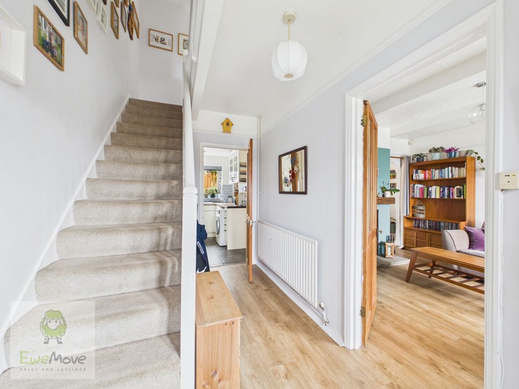Property photo 2 of 22 Entrance Hall