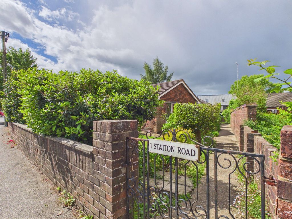 Property photo 1 of 18