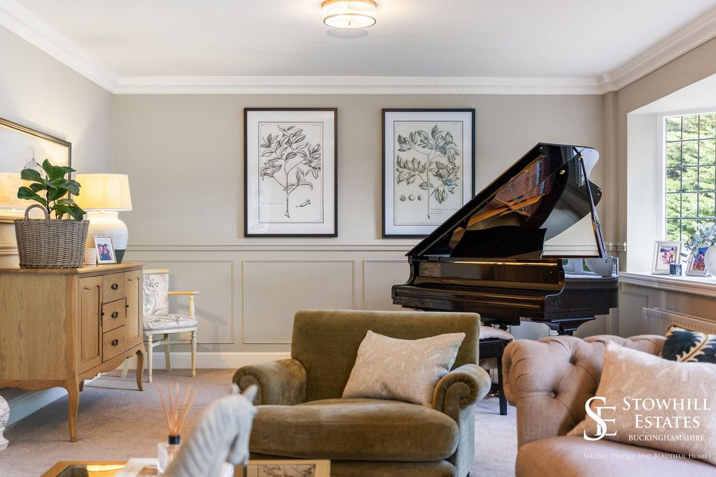 Property photo 3 of 32 Sitting Room