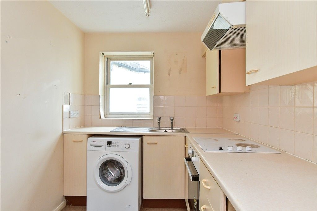 Property photo 3 of 8 Kitchen
