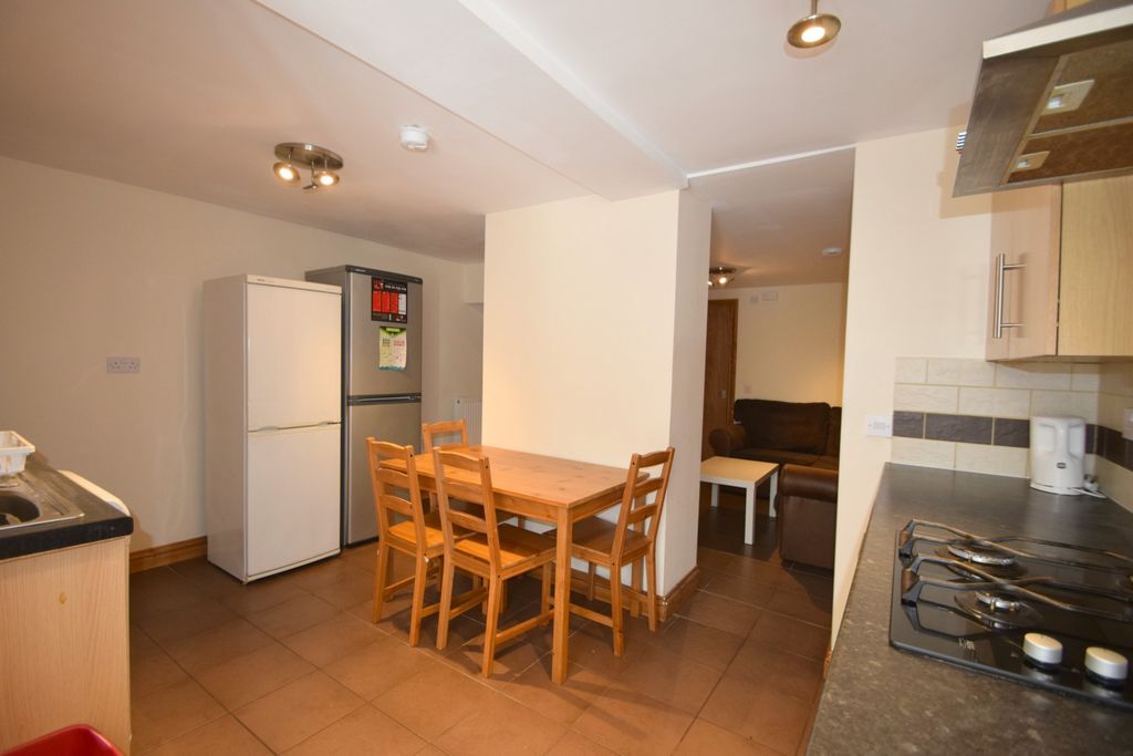 Property photo 2 of 15 Photo 4