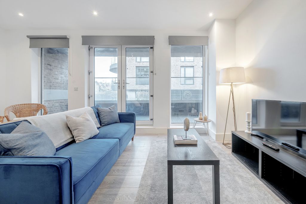 Property photo 1 of 14 Luxury 2 Bedroom, 1 Bath Apartment For Short-Let