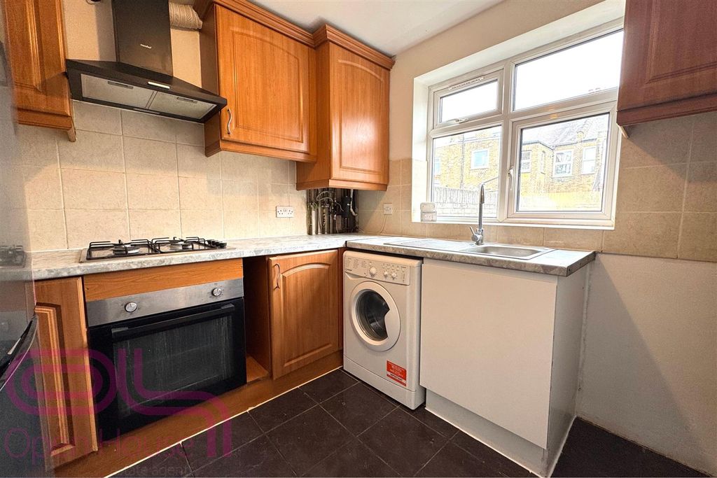 Property photo 3 of 7 Inverness Road - Kitchen.Jpg