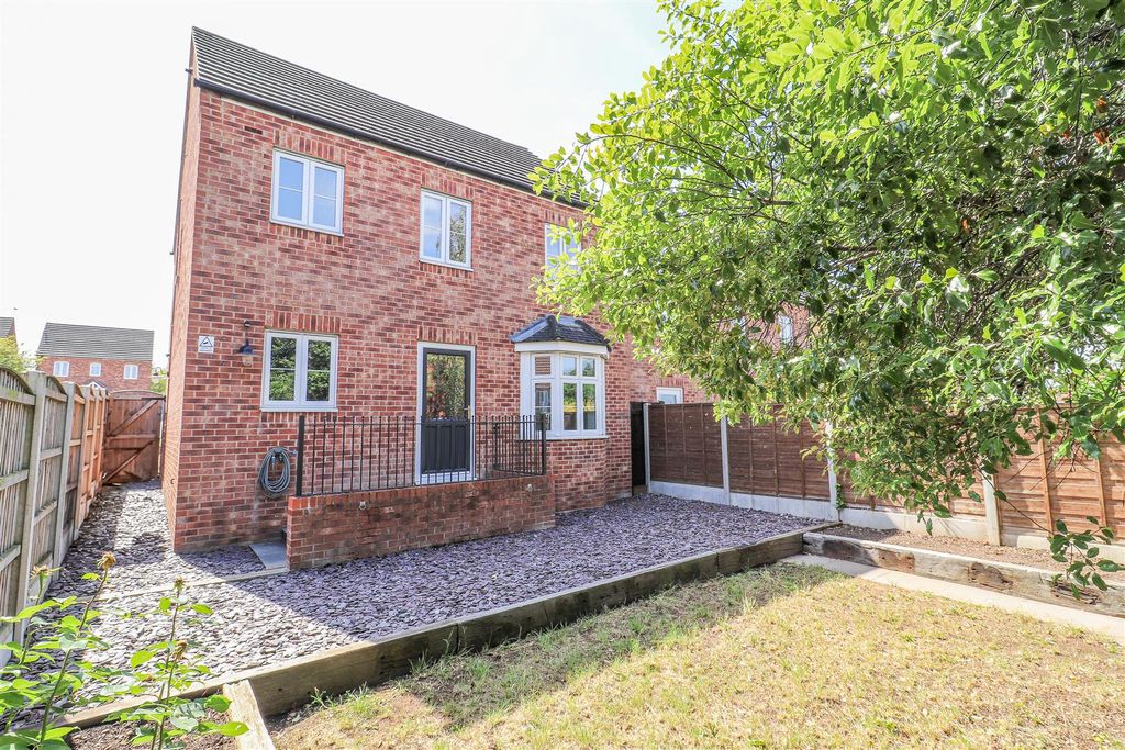 Property photo 3 of 12 Outside