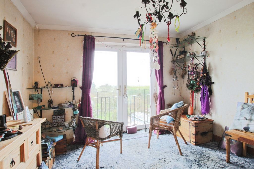 Property photo 2 of 12 4827373