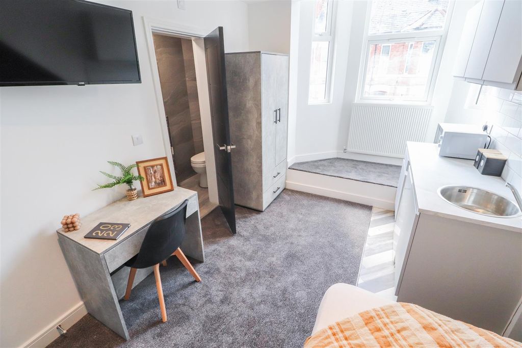 Property photo 1 of 7 17 Regent Street-7.Jpg