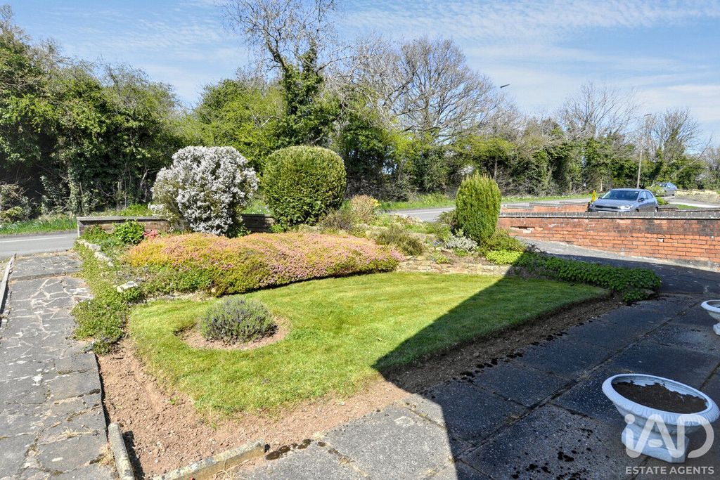 Property photo 2 of 31