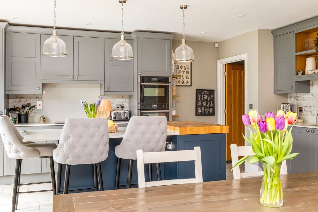 Property photo 2 of 40