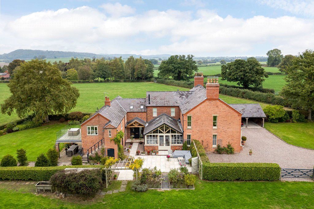 Property photo 3 of 21 Aerial - Side View