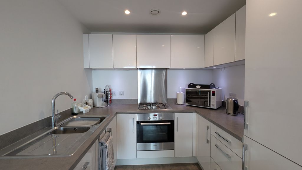 Property photo 3 of 6 Kitchen