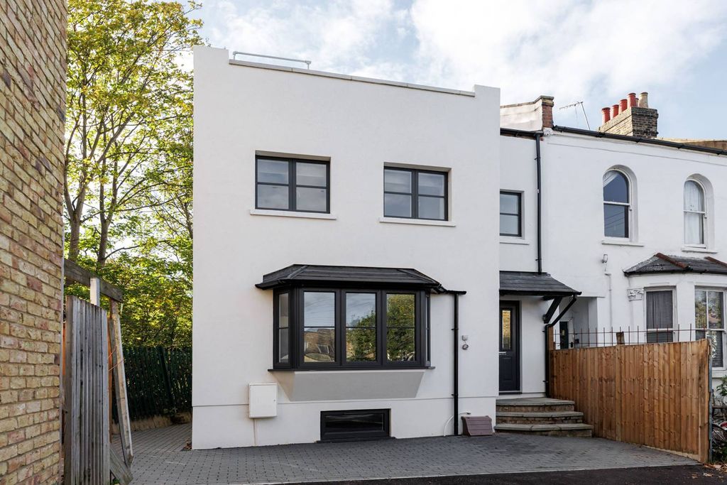 Property photo 1 of 23