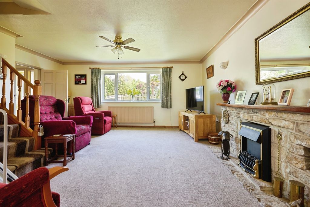 Property photo 3 of 18