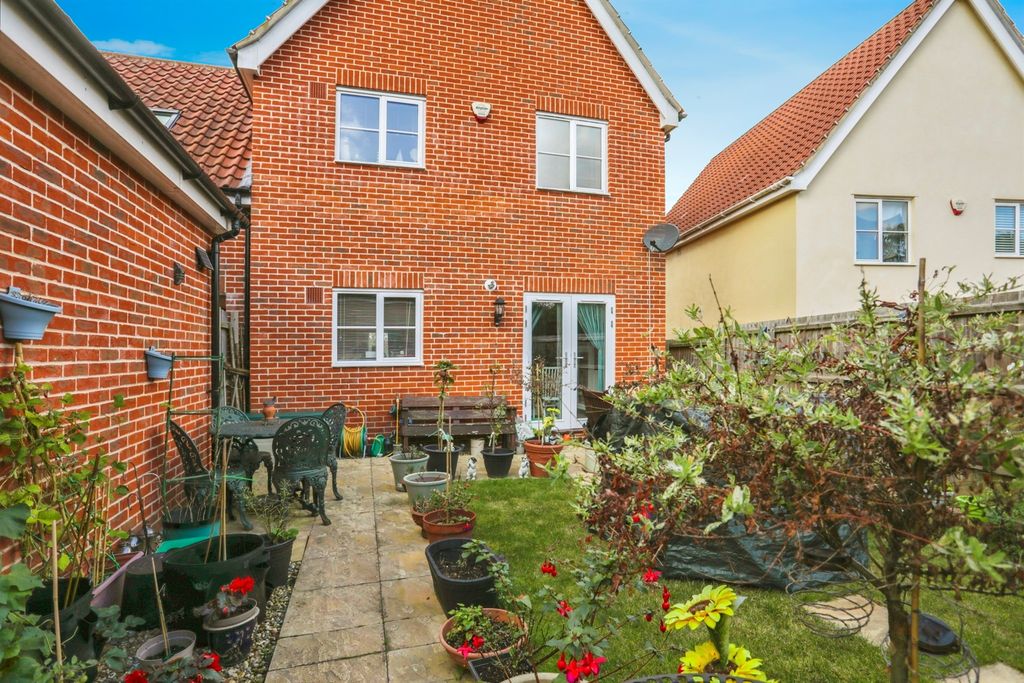 Property photo 2 of 17