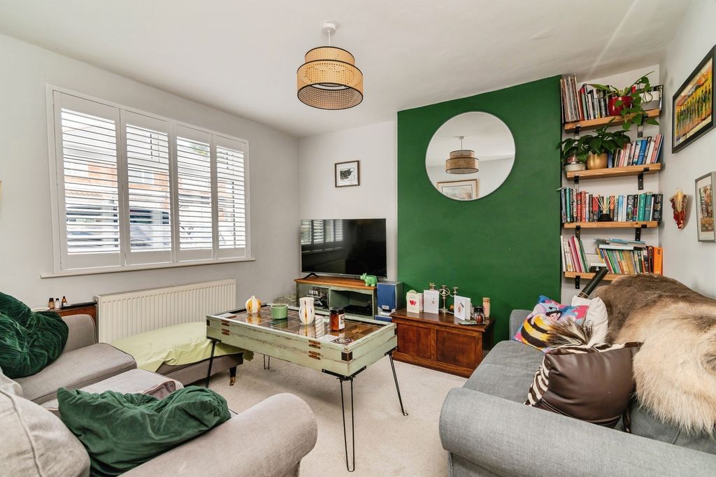 Property photo 2 of 17 Photo