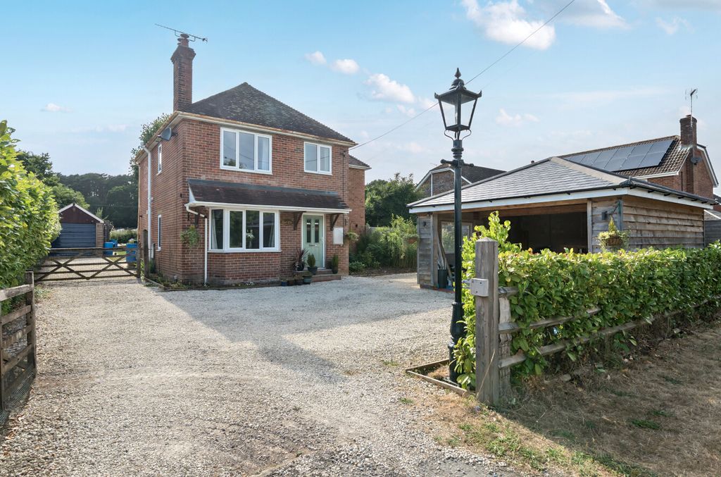 Property photo 1 of 13 1325780-1-687684c...