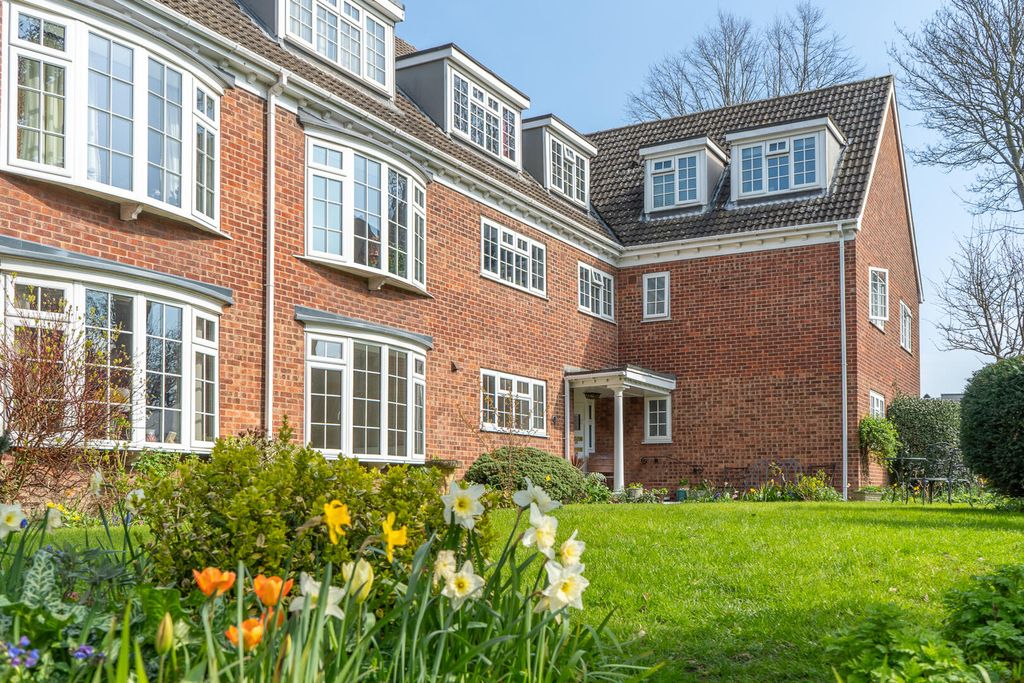 Property photo 1 of 15 Front (Exterior)