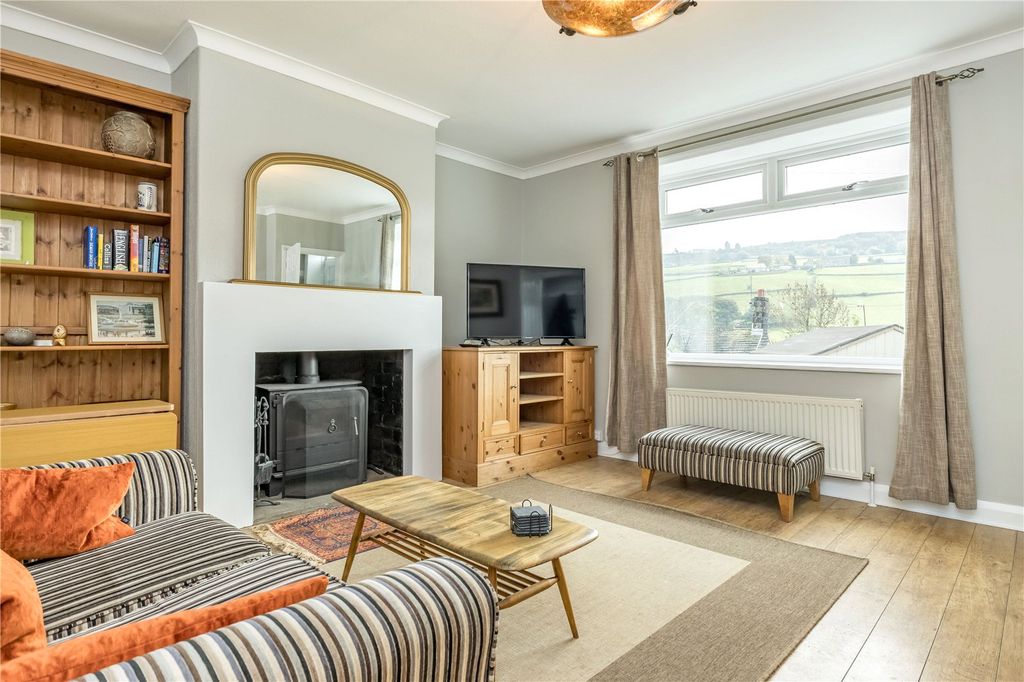 Property photo 2 of 17 Lounge