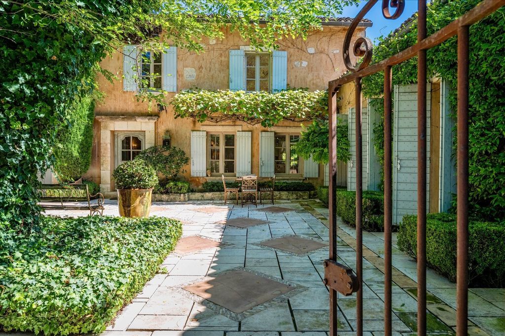 Property photo 1 of 30 Timeless Provençal Bastide With Pool And Tennis Court.