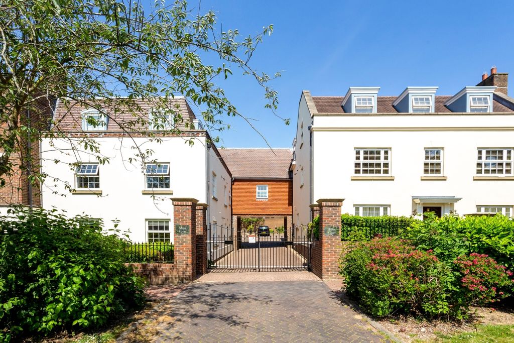 Property photo 2 of 8