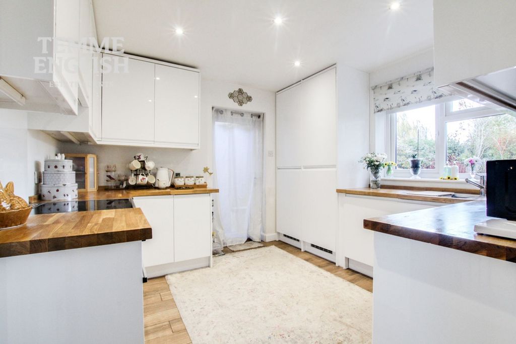 Property photo 3 of 23