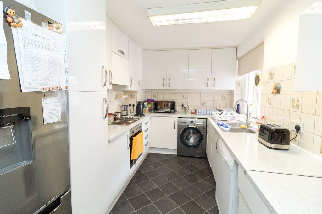 Property photo 3 of 8 Picture No. 09