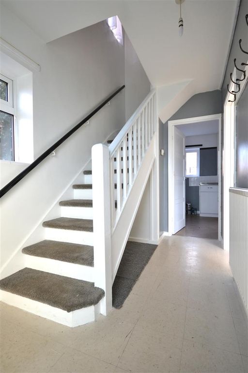 Property photo 3 of 14 Entrance Hall