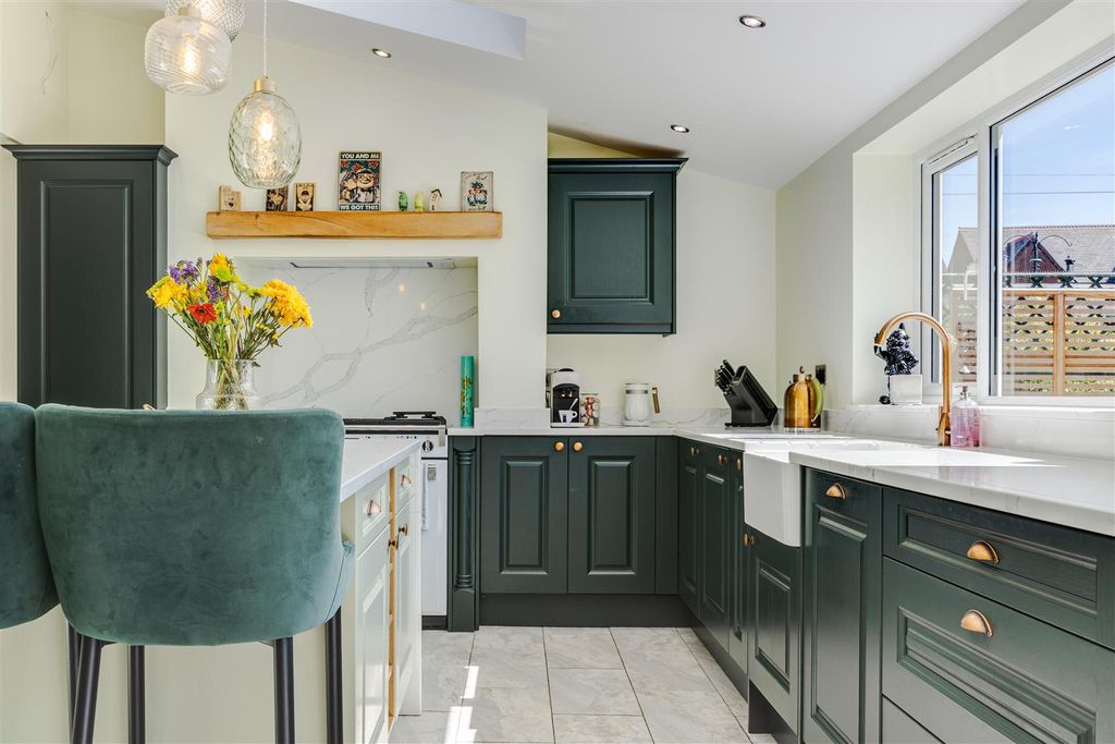 Property photo 2 of 31 Kitchen Diner
