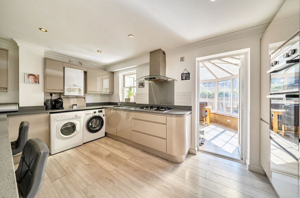 Property photo 2 of 19 1431598-11-69Bbfe...