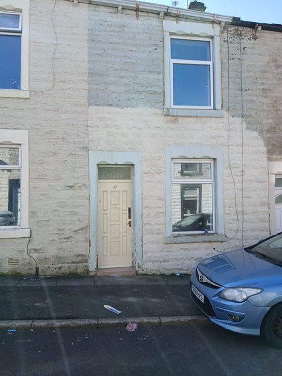 Property photo 1 of 8 Photo 8